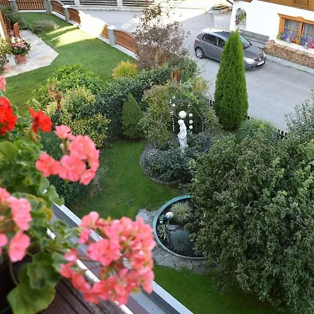Hofer Apartment